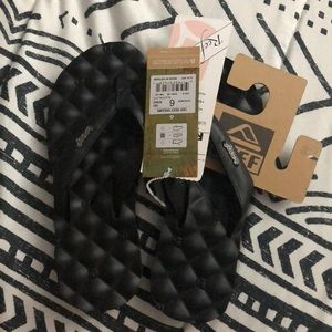 Reef slippahs!